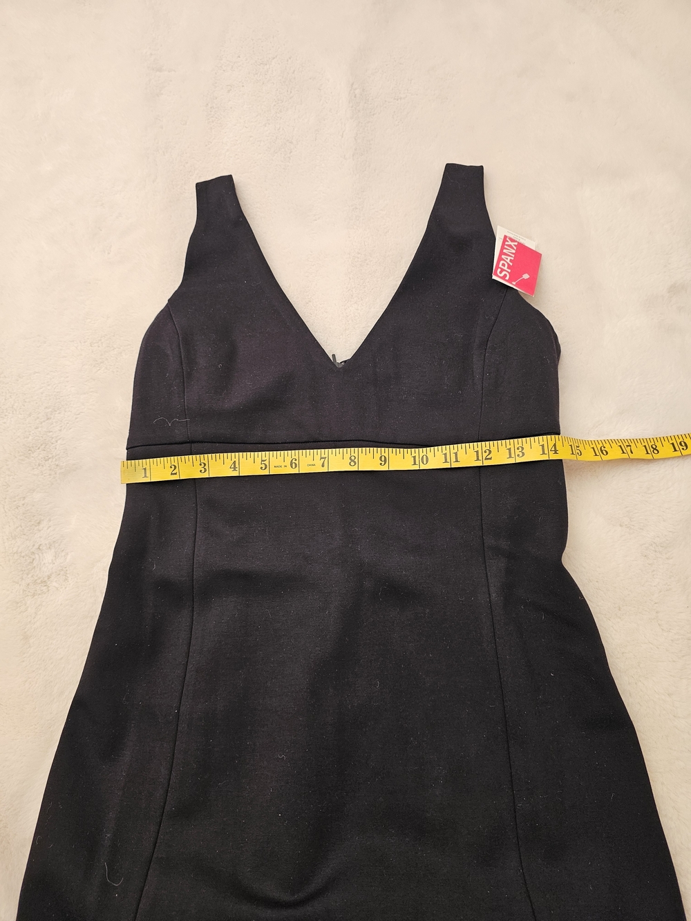 New Spanx Low V-Neck Midi Dress Size Medium - Picture 8 of 16